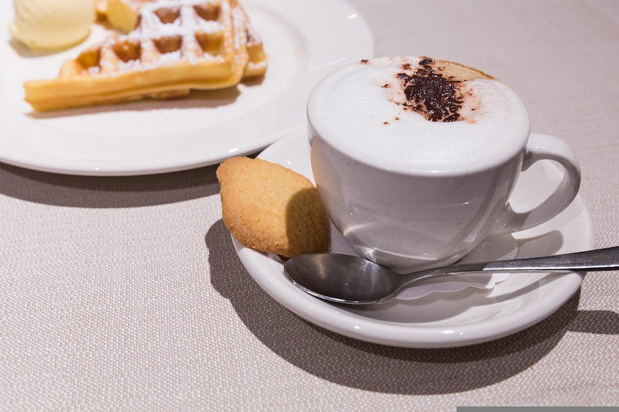 Coffee with frothed creamer