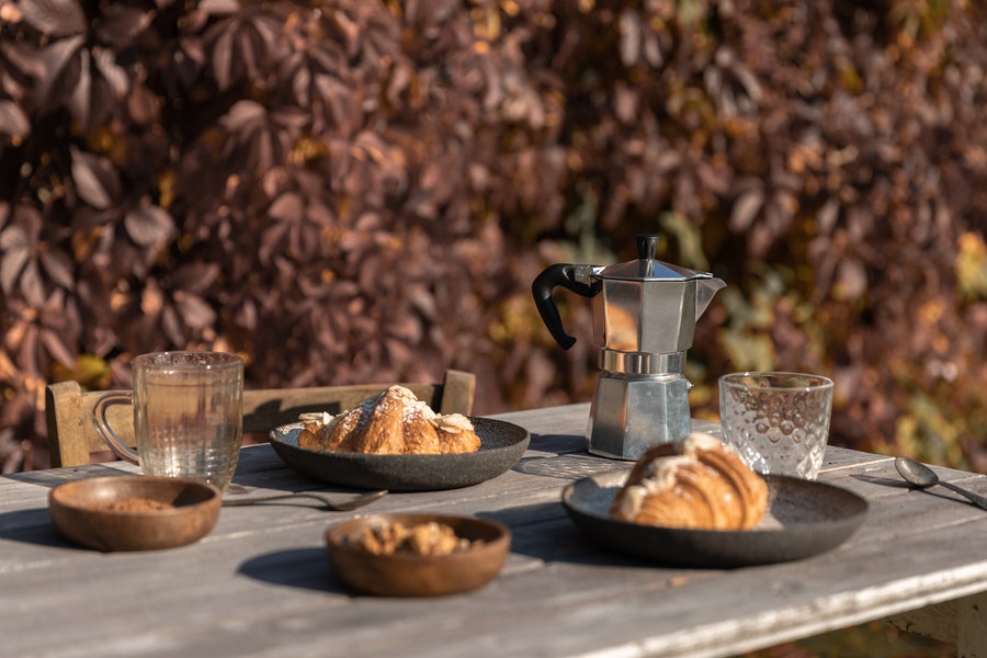 Breakfast ready table with bread 