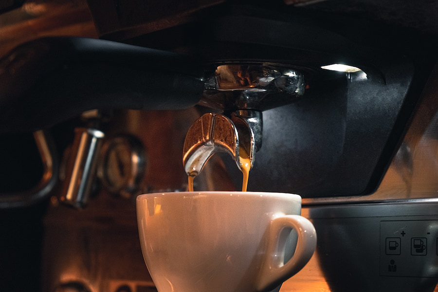 Espresso machine pouring coffee for one cup